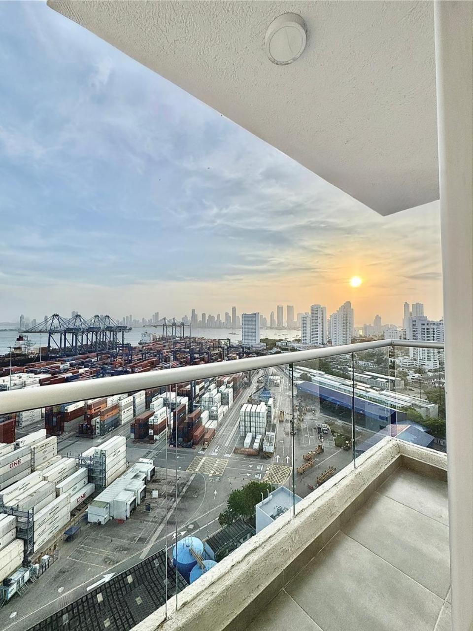 Excepcional Apartamento En Zona De Negocios *