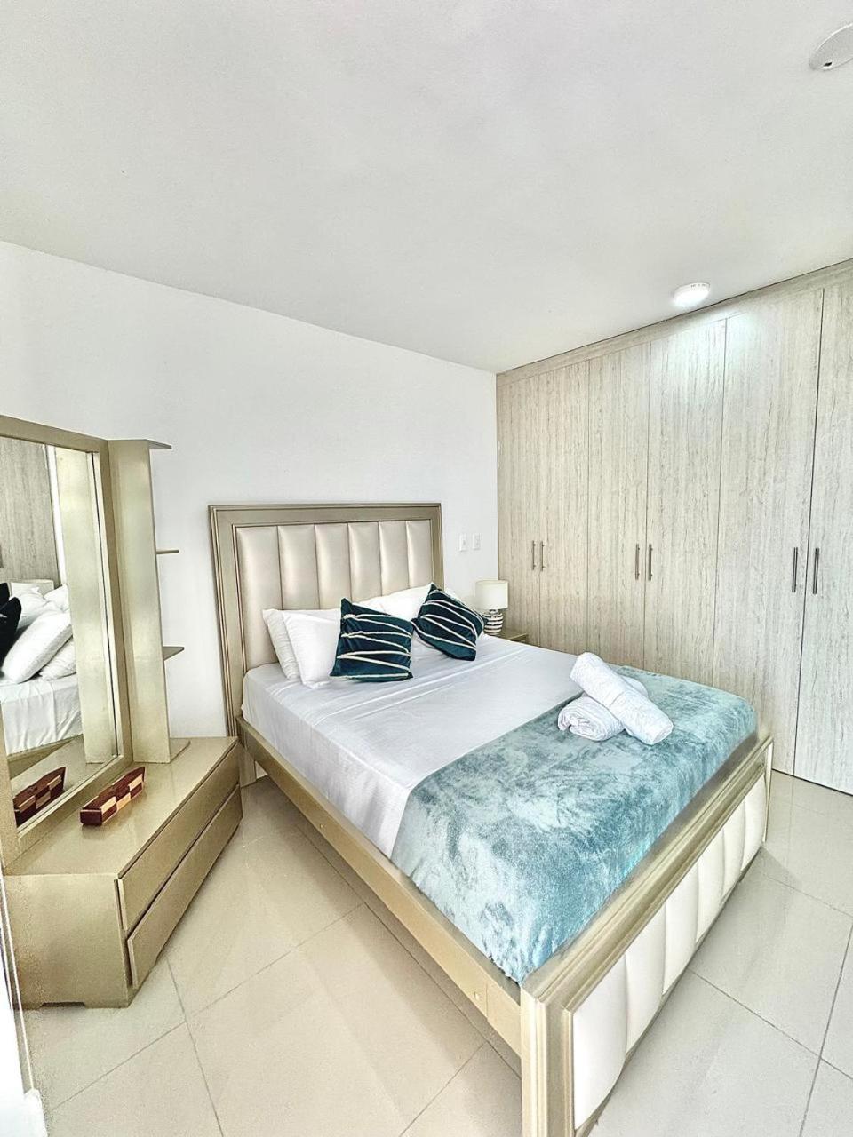 Excepcional Apartamento En Zona De Negocios Apartamento *
